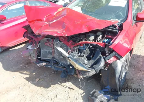 2015 Toyota Corolla Le z USA, uszkodzony, nr VIN 5YFBURHE3FP284644